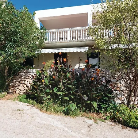 아파트 One-bedroom In 티스노