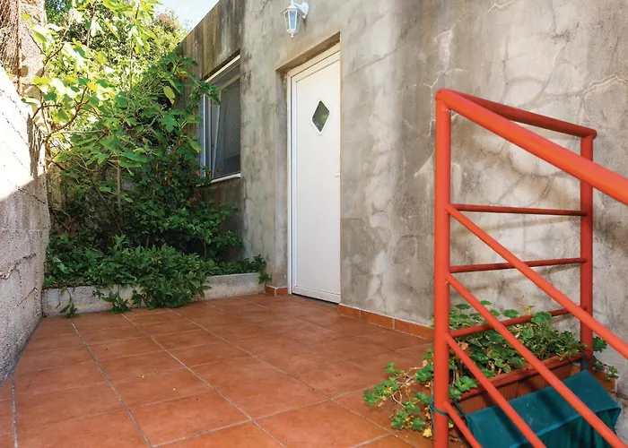 One-bedroom In 티스노